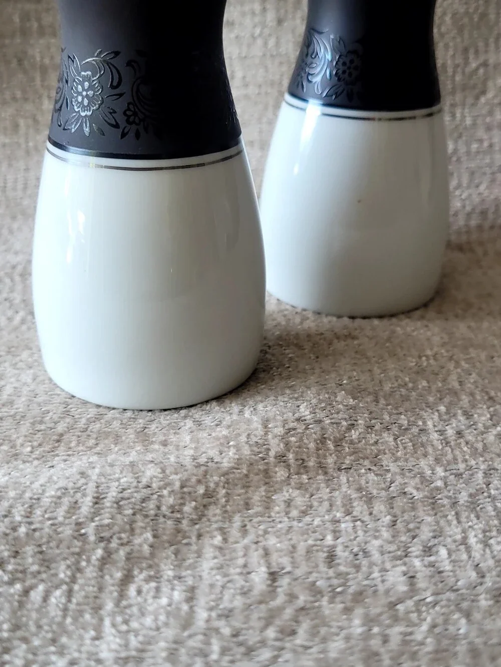 Noritake Mirano 6878 Salt & Pepper Set - Excellent
